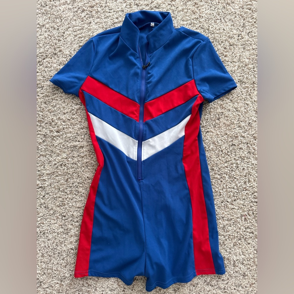Dynamic Blue and Red Exercise Clothes